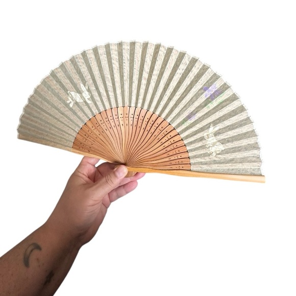 Japanese Folding Fan With Rabbit Design - Picture 2 of 4
